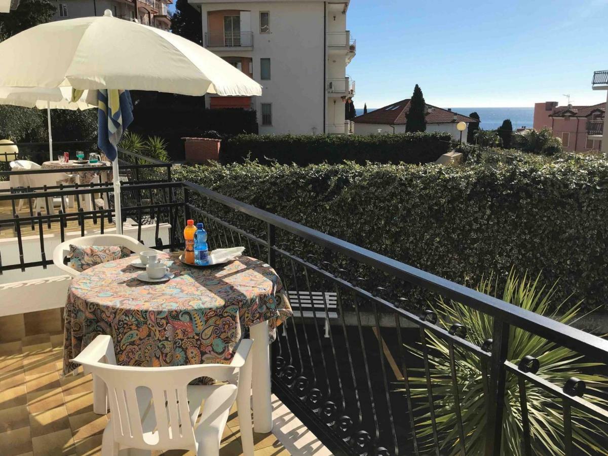 Residence Mare Verde Pietra Ligure Bagian luar foto