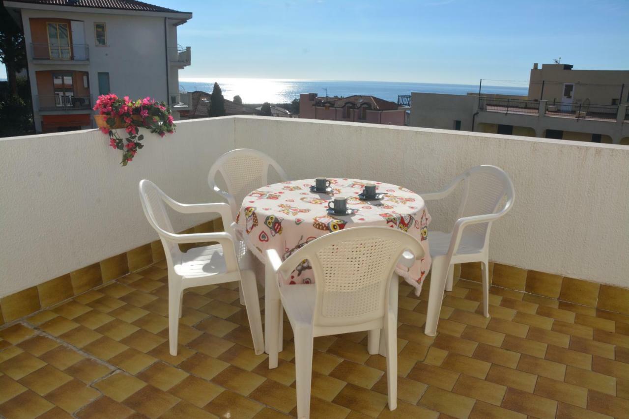 Residence Mare Verde Pietra Ligure Bagian luar foto
