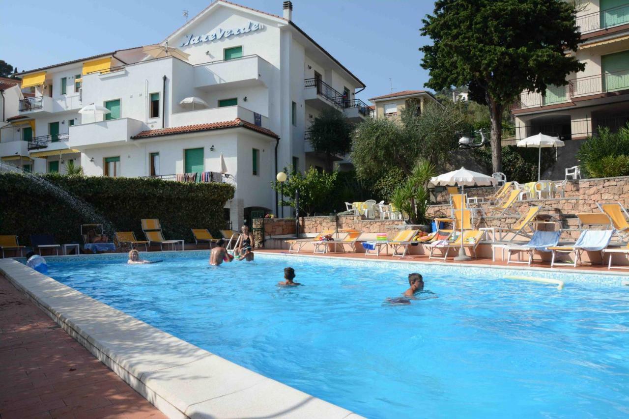 Residence Mare Verde Pietra Ligure Bagian luar foto